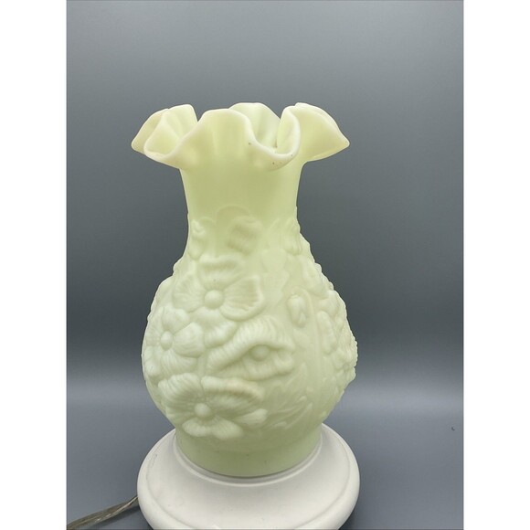 Vintage Fenton floral yellow custard poppy Uranium Shade.9.25”H,4”base,6” - Picture 7 of 16